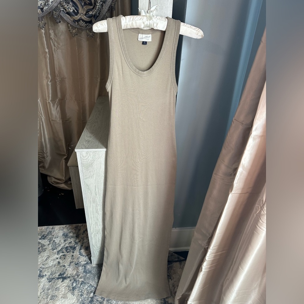 Elegant Tan Sleeveless Dress
